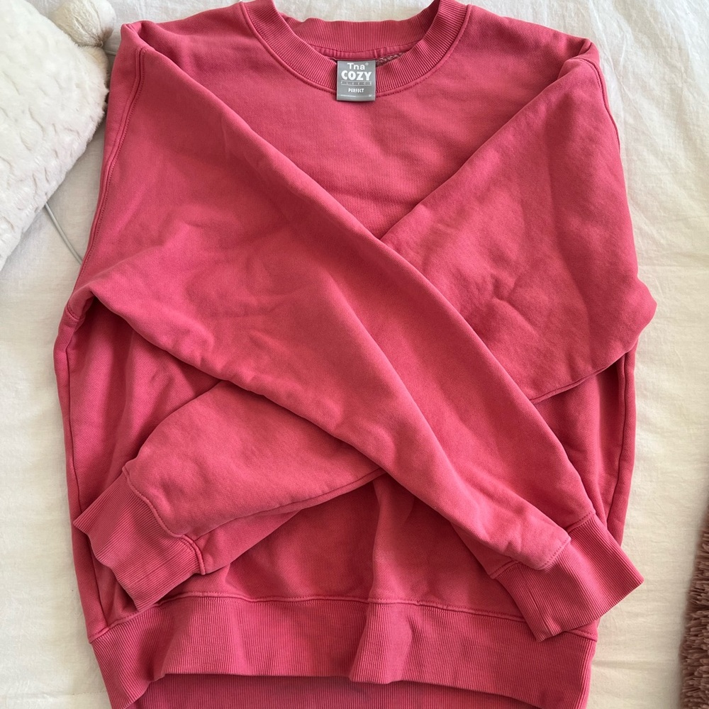 Aritzia TNA Cozy Fleece Perfect Crewneck Sweatshirt - Pink, size medium